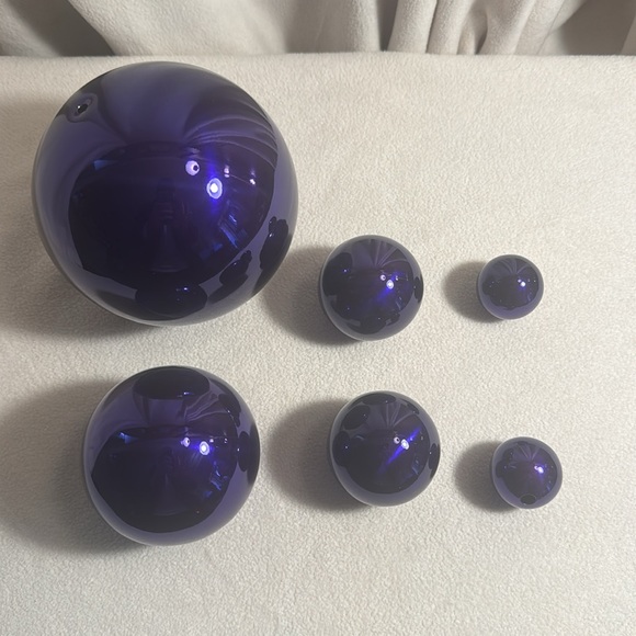 Light weight decorative purple and blue color spheres - Picture 2 of 4